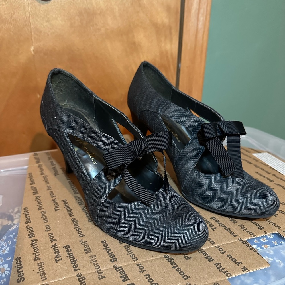 Ann Marino by Bettye Muller Gray Women's Shoes
